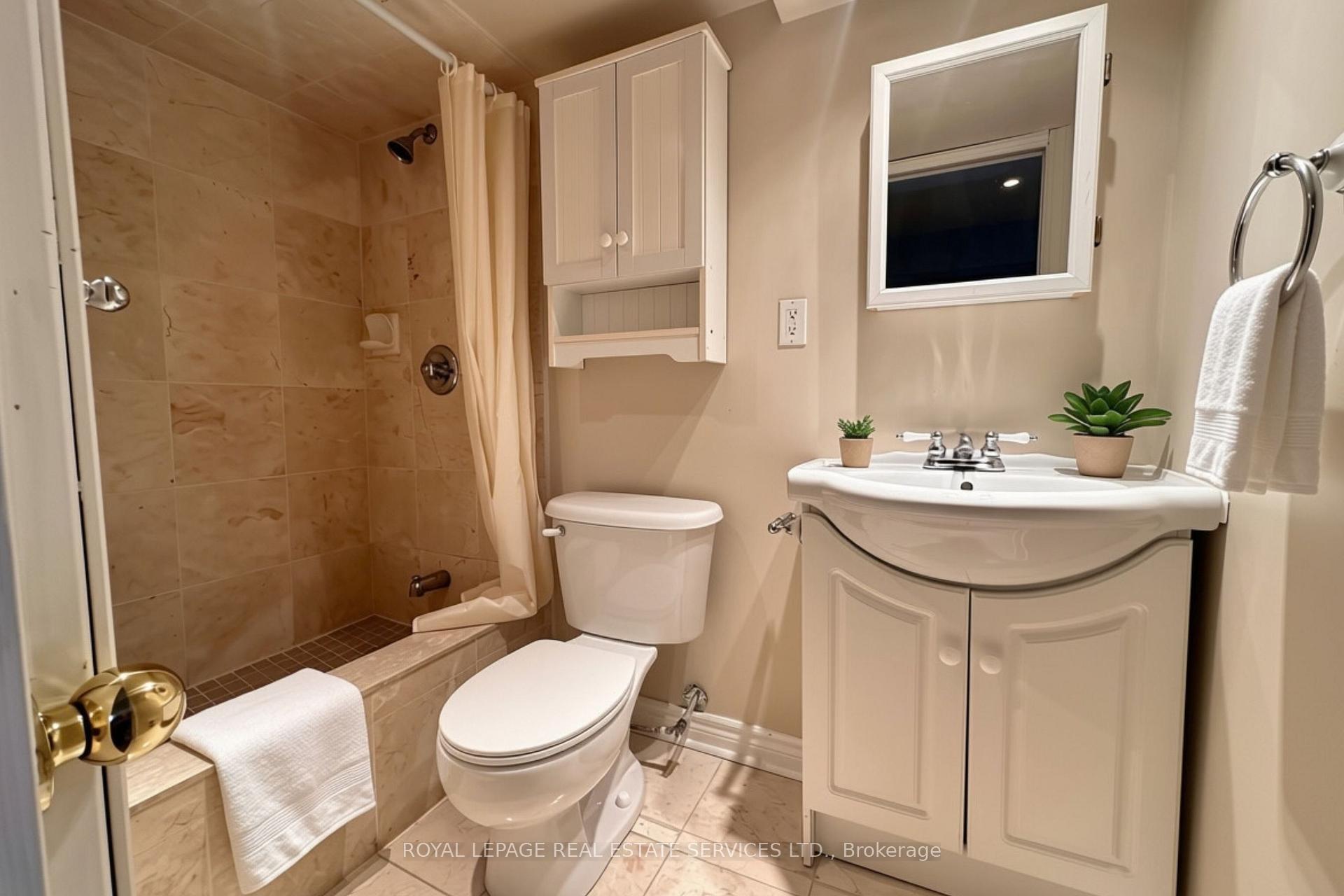 Photo 20 of 2225 Canonridge Circle, Oakville, Westmount — HOMEH