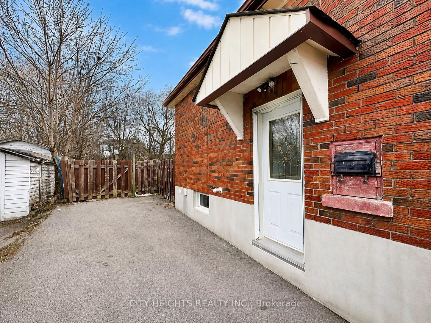 Photo of Unit LOWER LEVEL, 433 Crerar Avenue