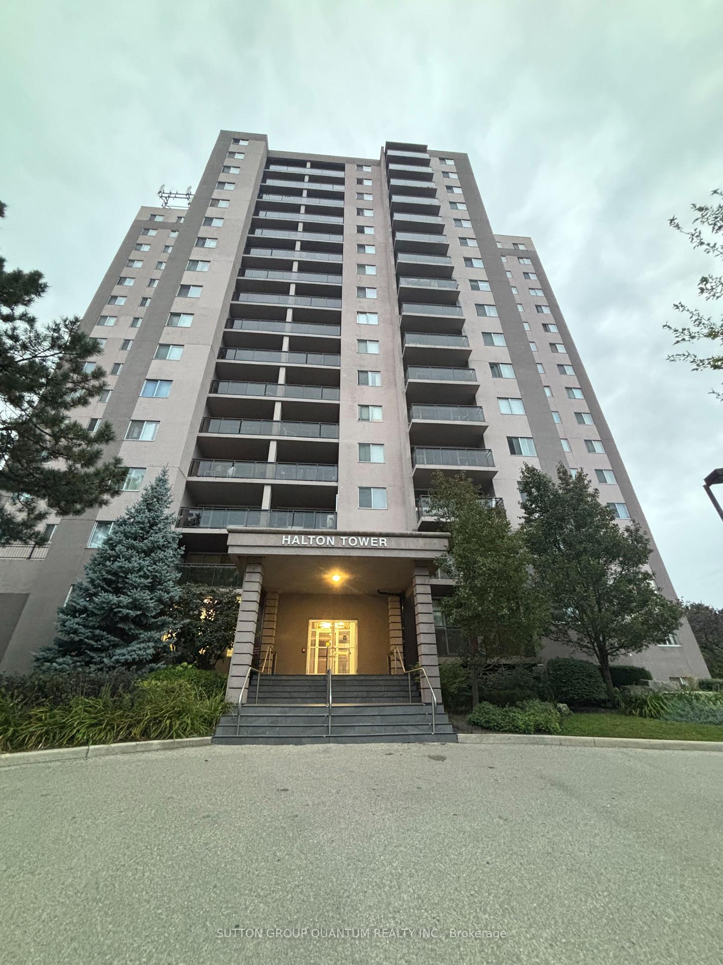 Photo of Unit 1210, 975 Warwick Court