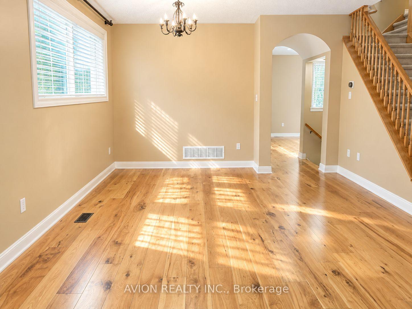 Photo 3 of 1392 Pinecliff Road, Oakville, West Oak Trails — HOMEH