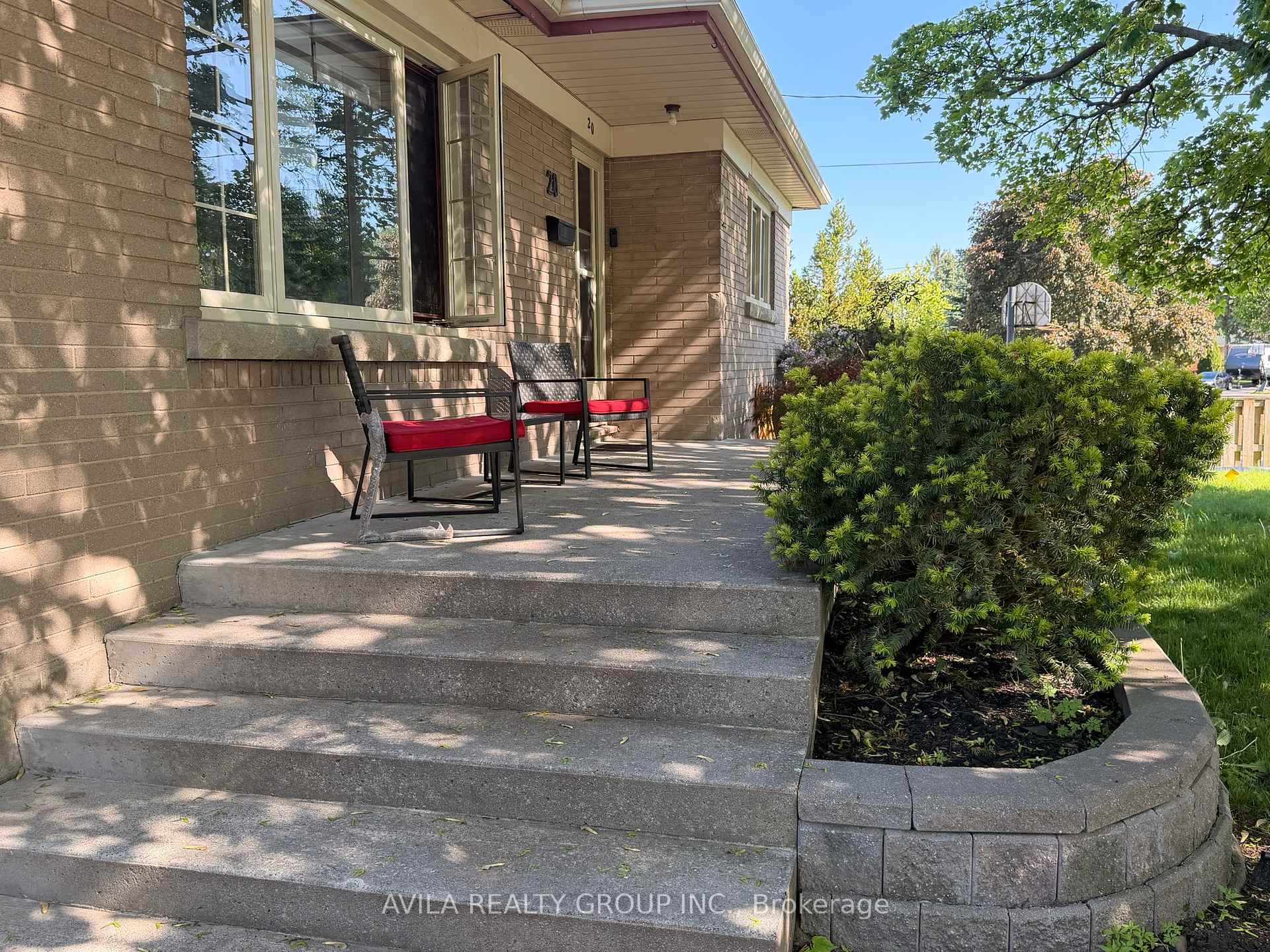 Photo 3 of 20 Horner Street, Brantford, Henderson-Sky Acres — HOMEH