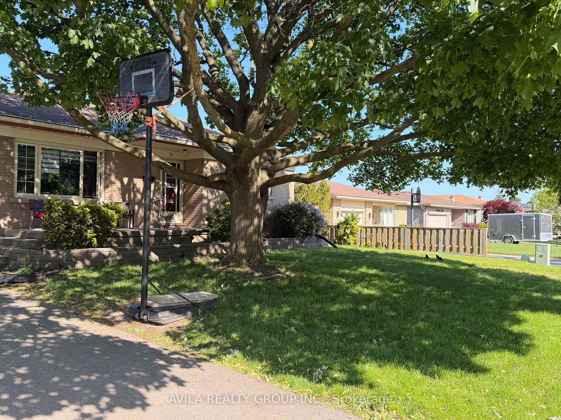 Photo 4 of 20 Horner Street, Brantford, Henderson-Sky Acres — HOMEH