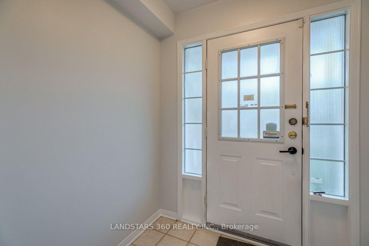 Photo 5 of 11 Wilket Creek Road, Toronto, Flemingdon Park — HOMEH