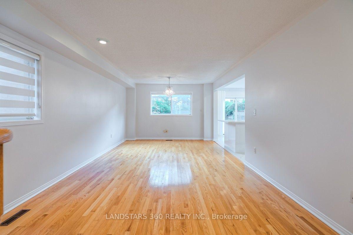 Photo 8 of 11 Wilket Creek Road, Toronto, Flemingdon Park — HOMEH