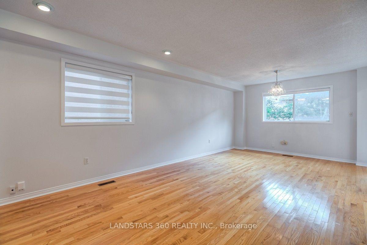 Photo 9 of 11 Wilket Creek Road, Toronto, Flemingdon Park — HOMEH