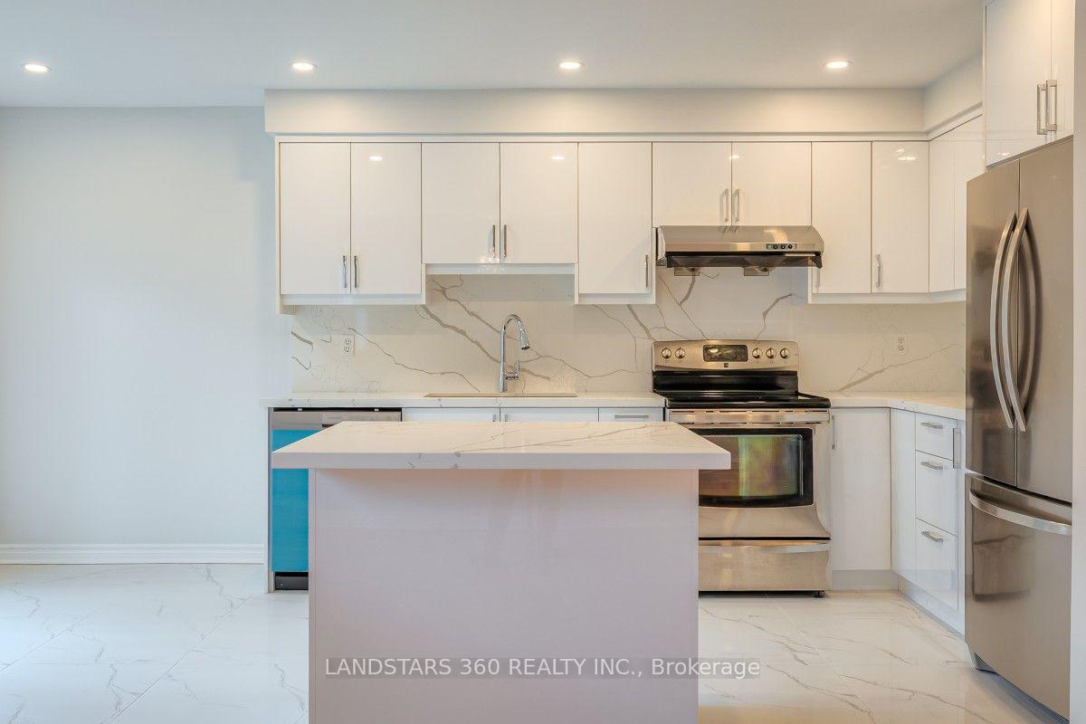 Photo 13 of 11 Wilket Creek Road, Toronto, Flemingdon Park — HOMEH