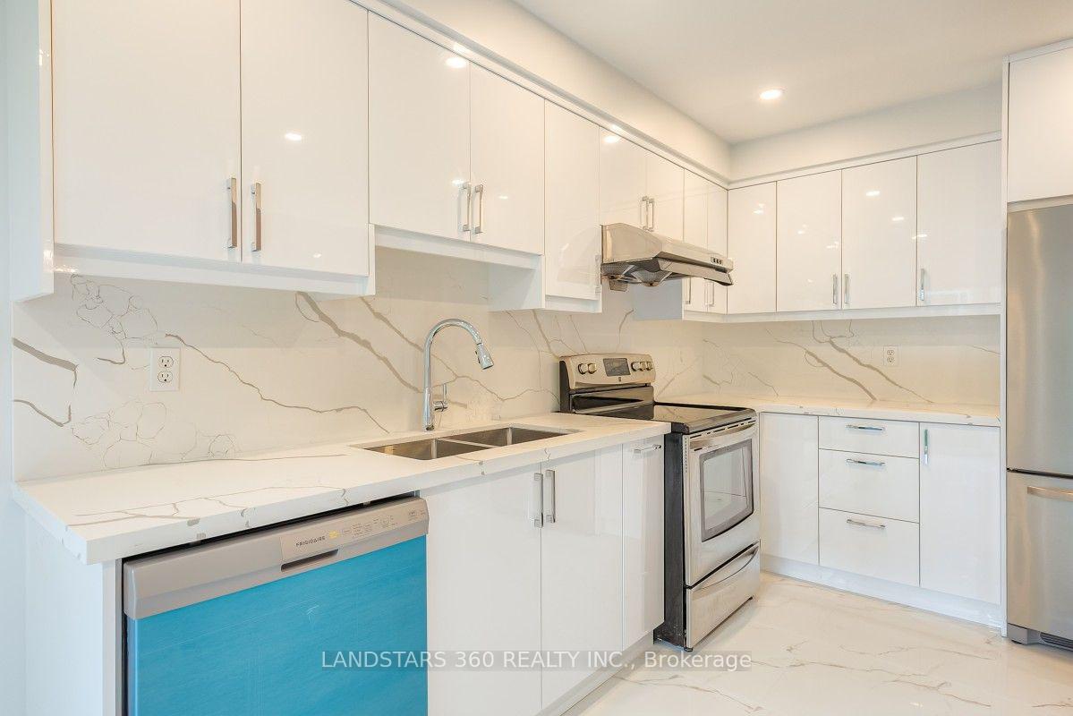 Photo 16 of 11 Wilket Creek Road, Toronto, Flemingdon Park — HOMEH