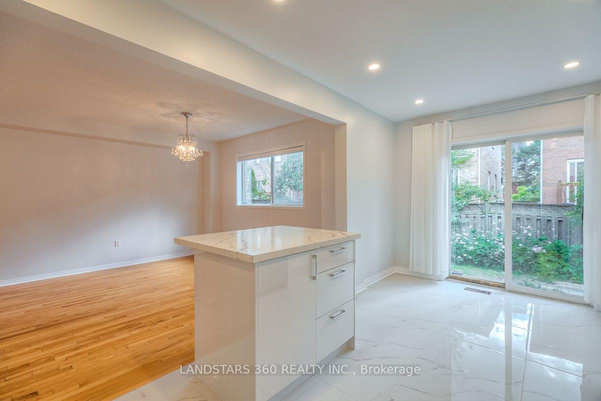 Photo 17 of 11 Wilket Creek Road, Toronto, Flemingdon Park — HOMEH