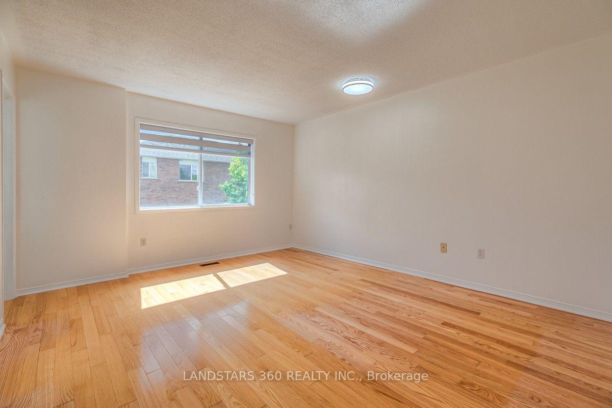 Photo 21 of 11 Wilket Creek Road, Toronto, Flemingdon Park — HOMEH
