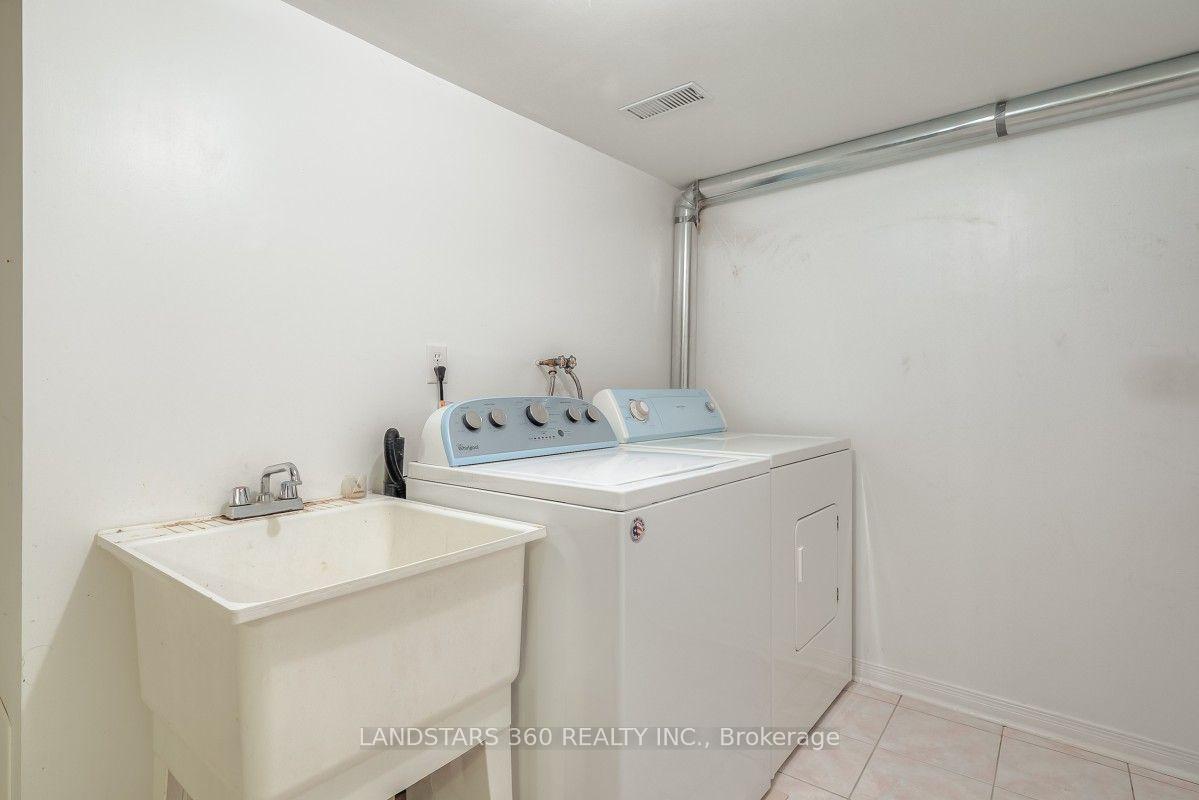 Photo 34 of 11 Wilket Creek Road, Toronto, Flemingdon Park — HOMEH