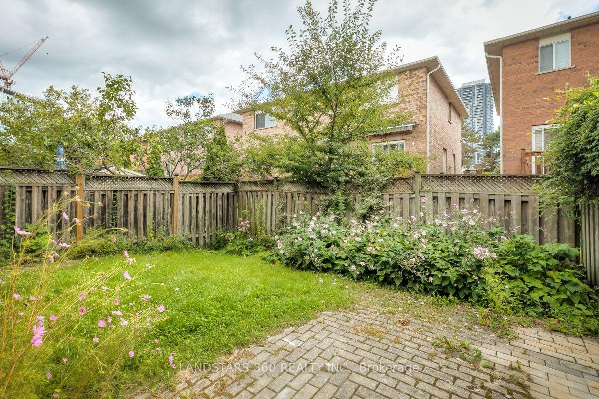 Photo 35 of 11 Wilket Creek Road, Toronto, Flemingdon Park — HOMEH