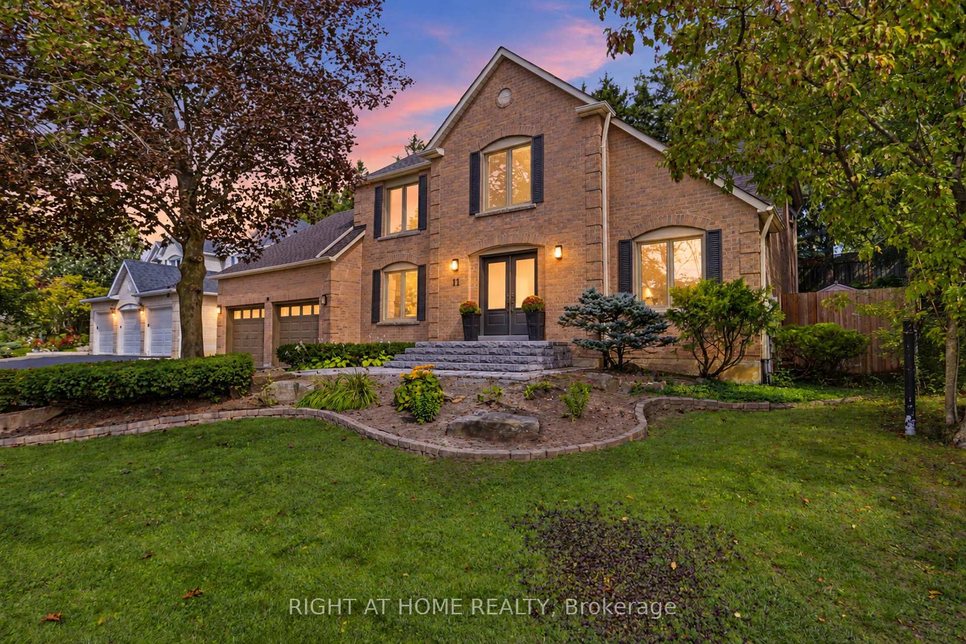 Photo 1 of 11 Harrowsmith Place, Richmond Hill, Oak Ridges — HOMEH