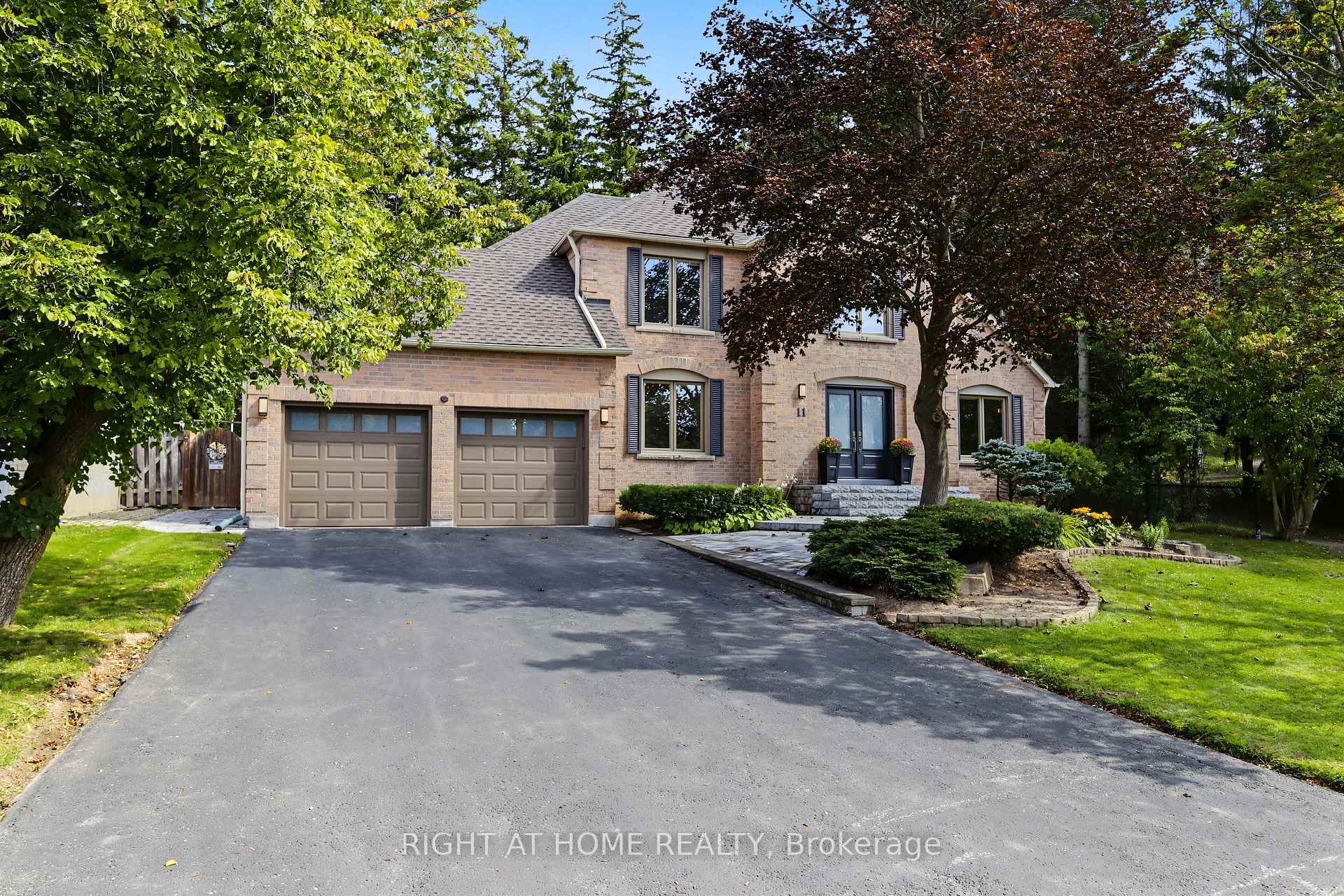 Photo 2 of 11 Harrowsmith Place, Richmond Hill, Oak Ridges — HOMEH