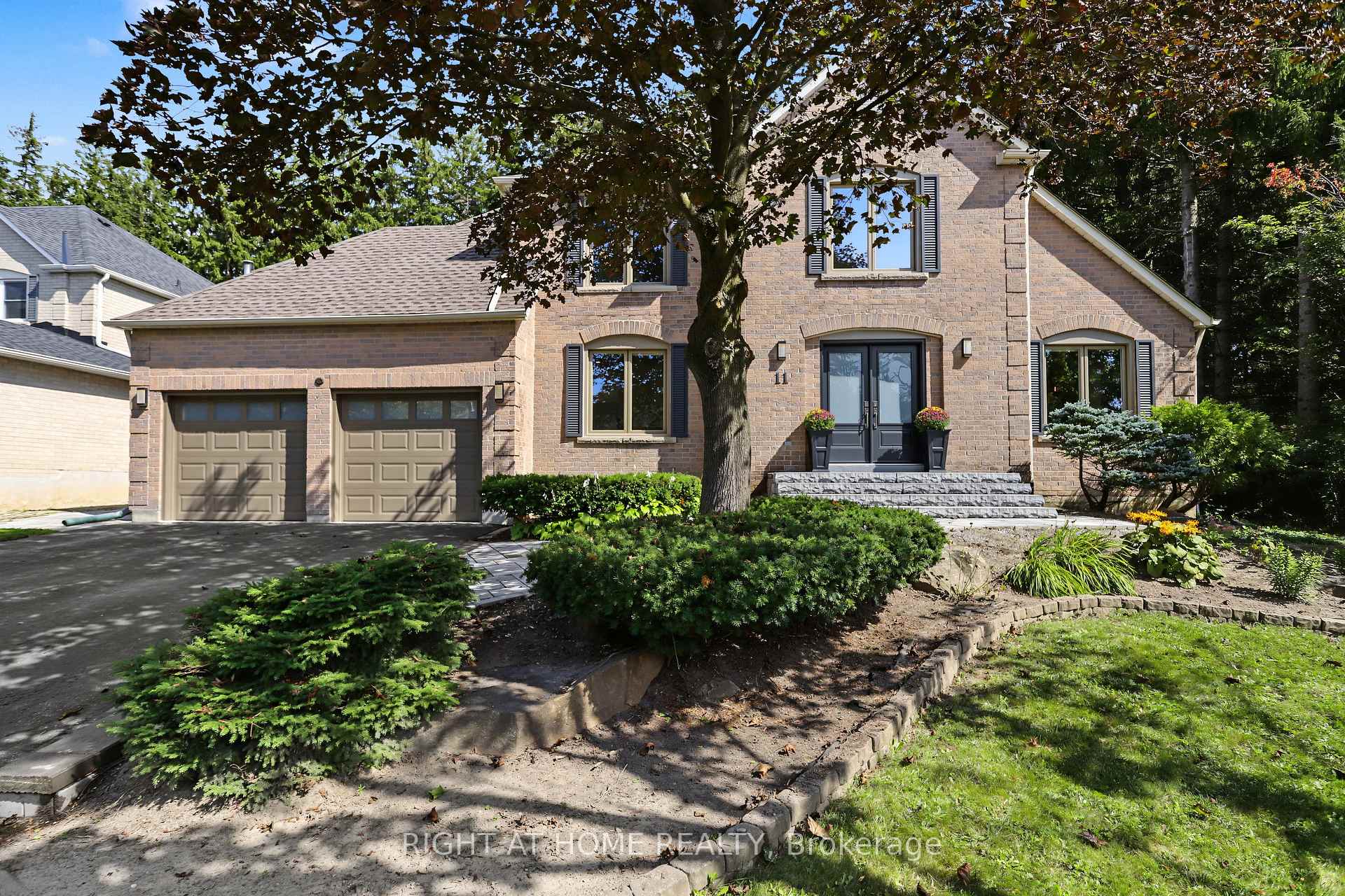 Photo 3 of 11 Harrowsmith Place, Richmond Hill, Oak Ridges — HOMEH