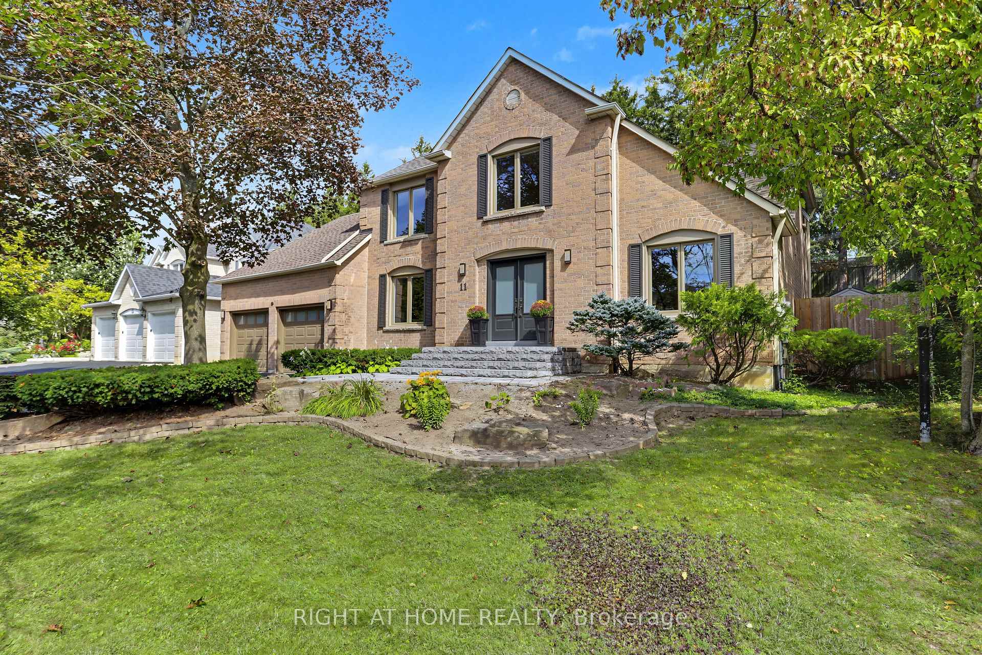 Photo 4 of 11 Harrowsmith Place, Richmond Hill, Oak Ridges — HOMEH