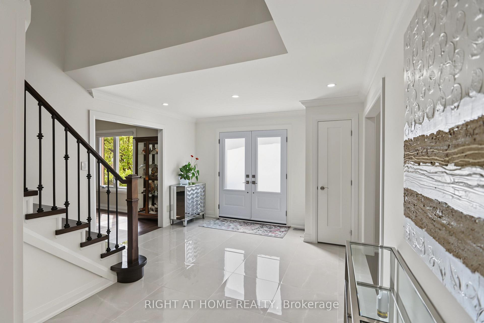 Photo 5 of 11 Harrowsmith Place, Richmond Hill, Oak Ridges — HOMEH