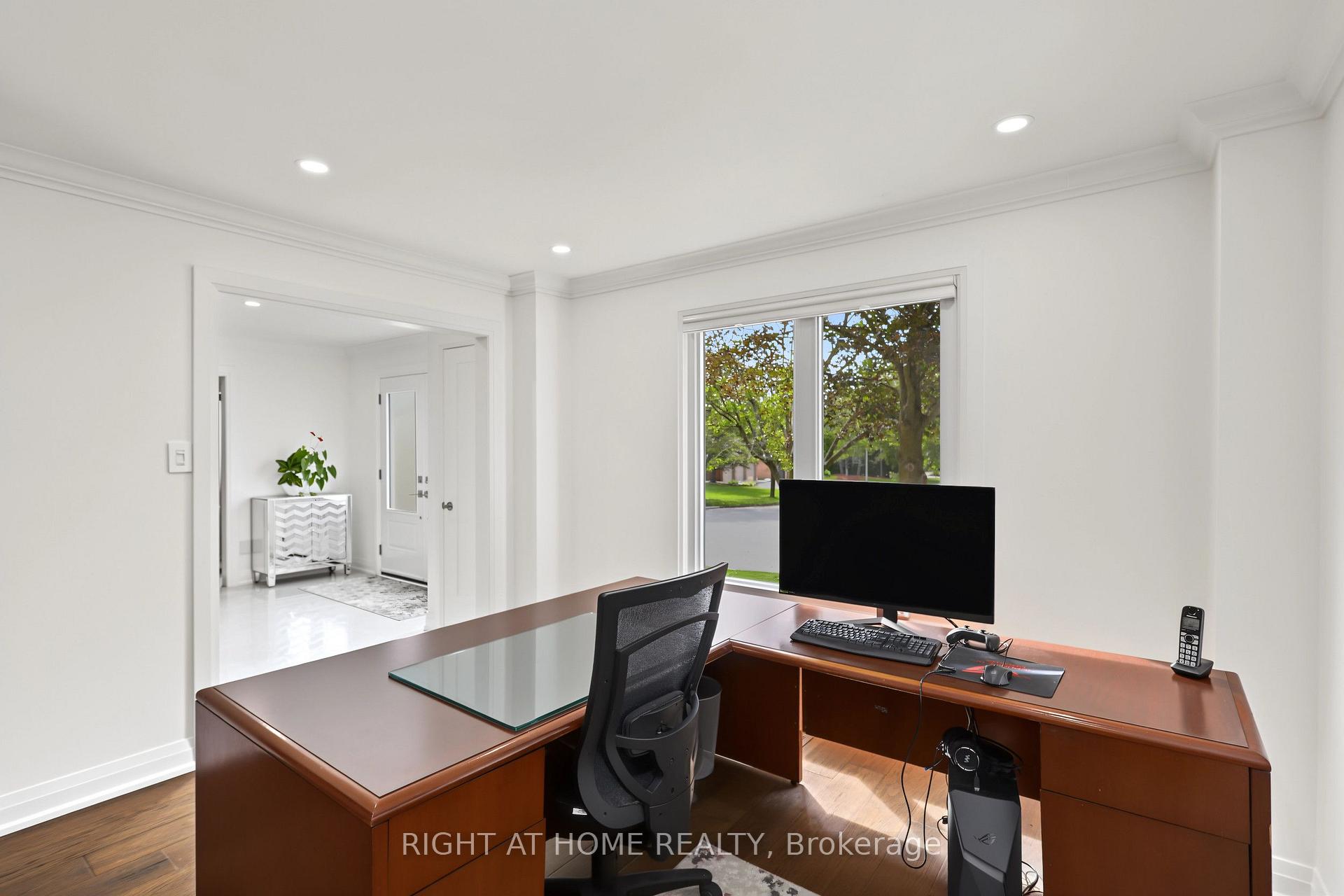 Photo 8 of 11 Harrowsmith Place, Richmond Hill, Oak Ridges — HOMEH