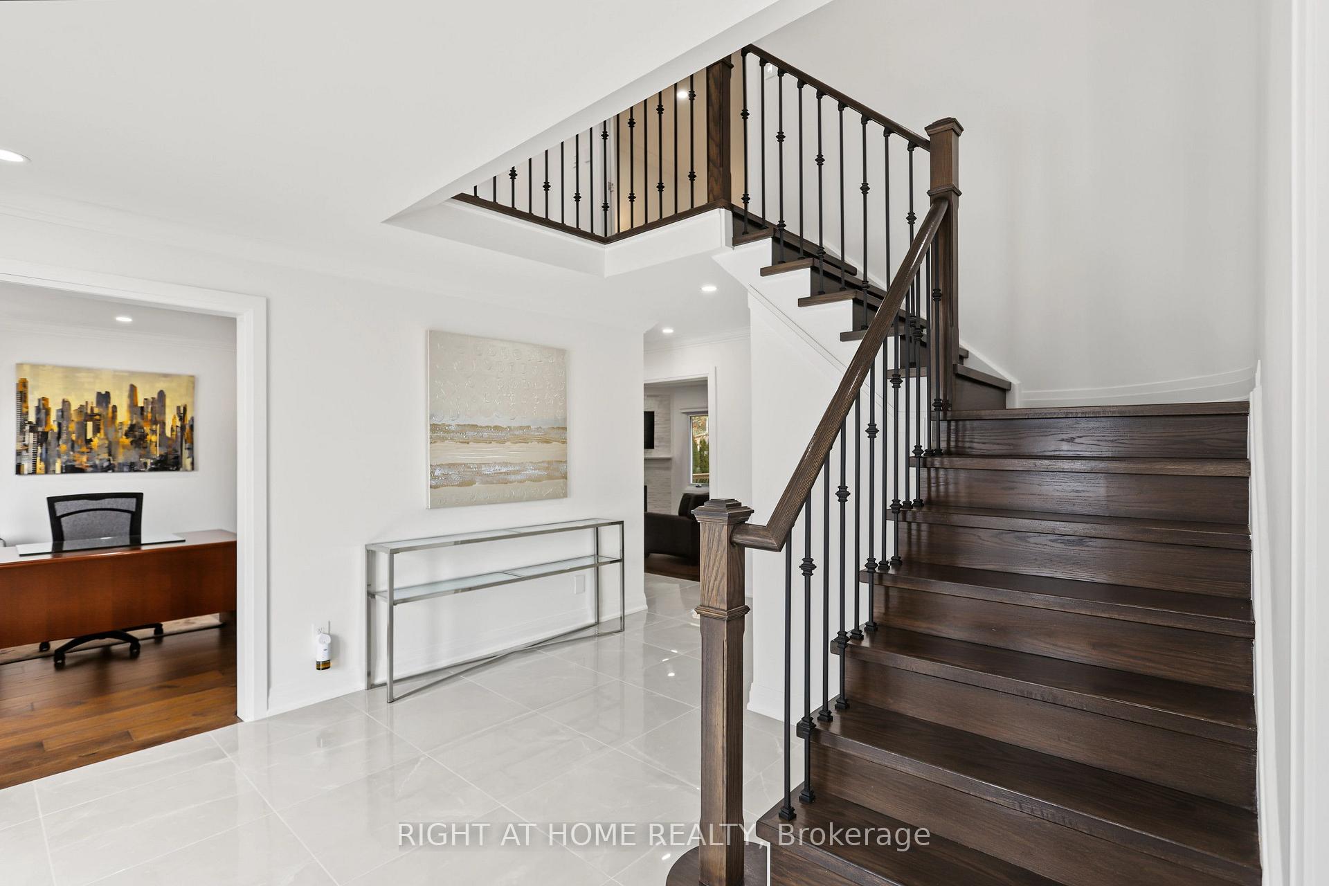 Photo 9 of 11 Harrowsmith Place, Richmond Hill, Oak Ridges — HOMEH