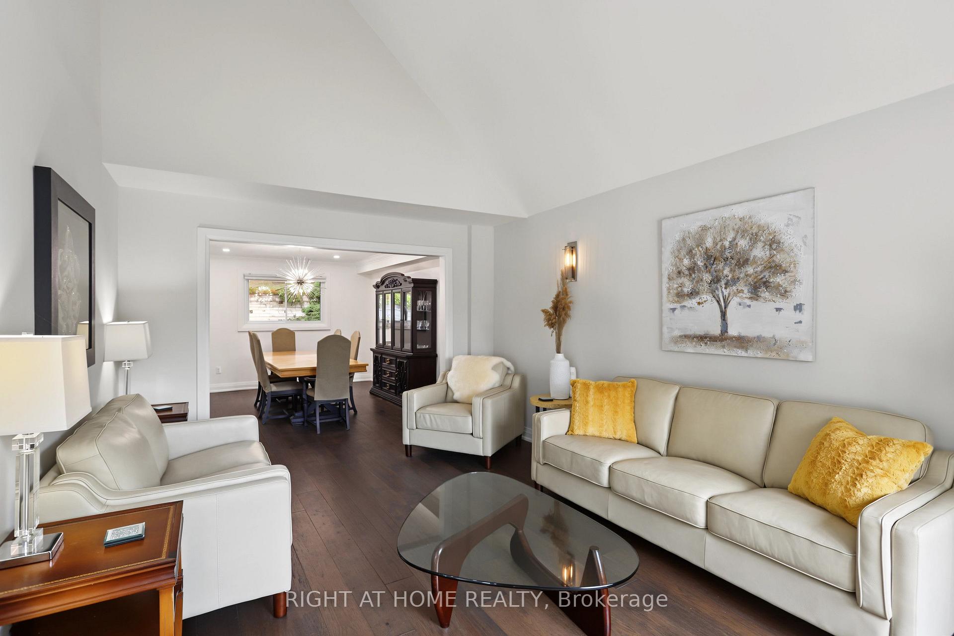 Photo 10 of 11 Harrowsmith Place, Richmond Hill, Oak Ridges — HOMEH