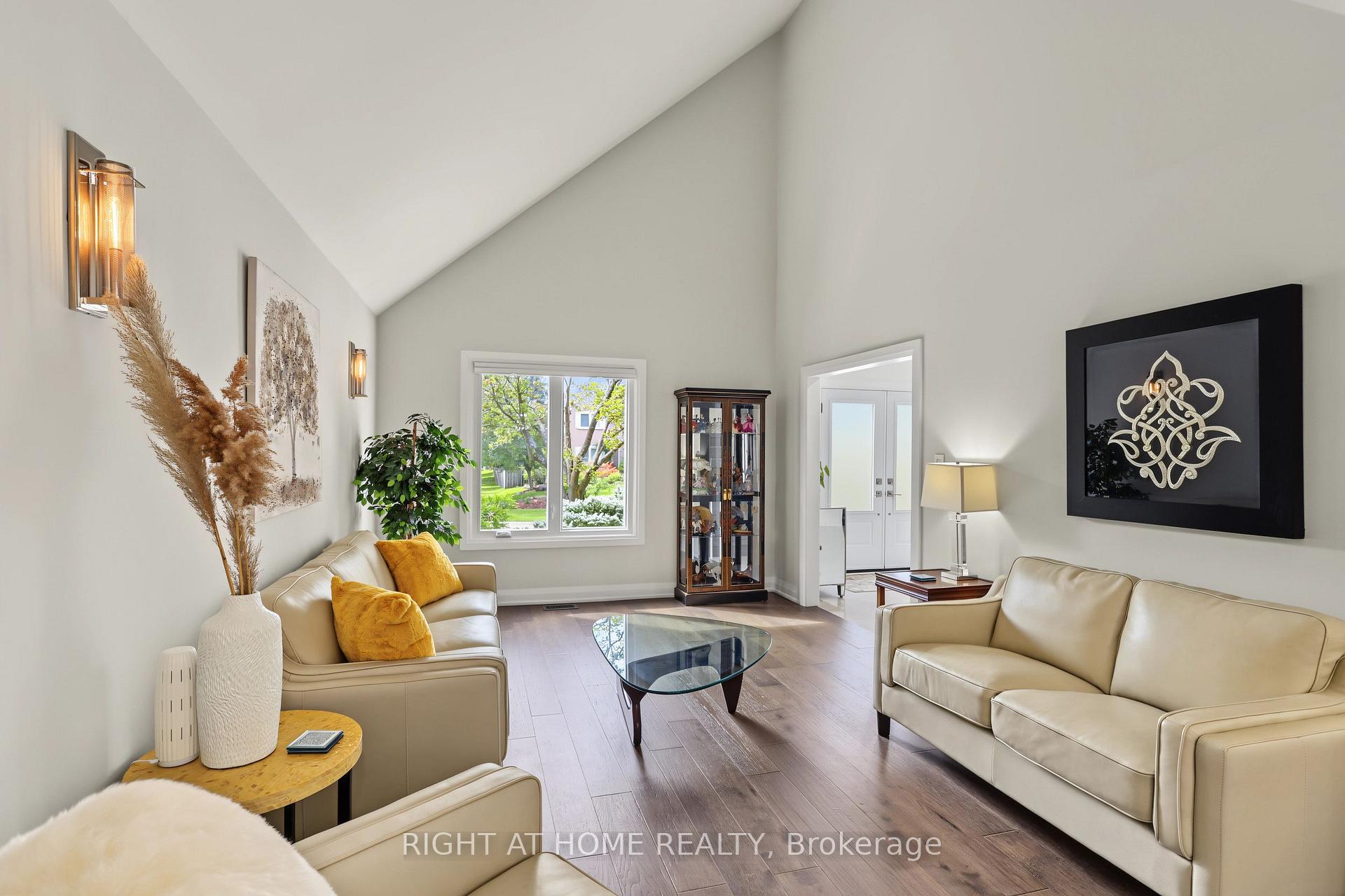 Photo 11 of 11 Harrowsmith Place, Richmond Hill, Oak Ridges — HOMEH