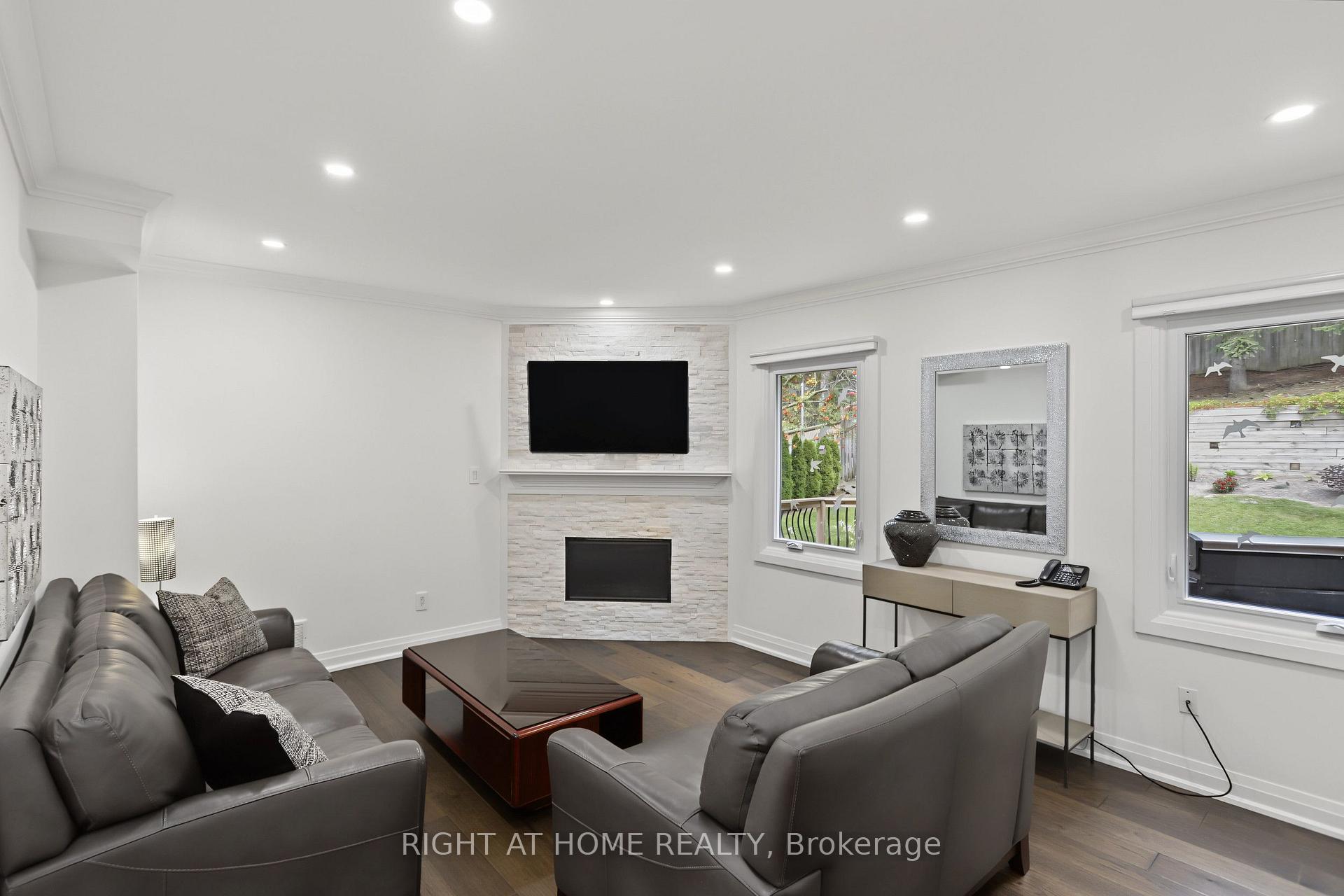 Photo 15 of 11 Harrowsmith Place, Richmond Hill, Oak Ridges — HOMEH