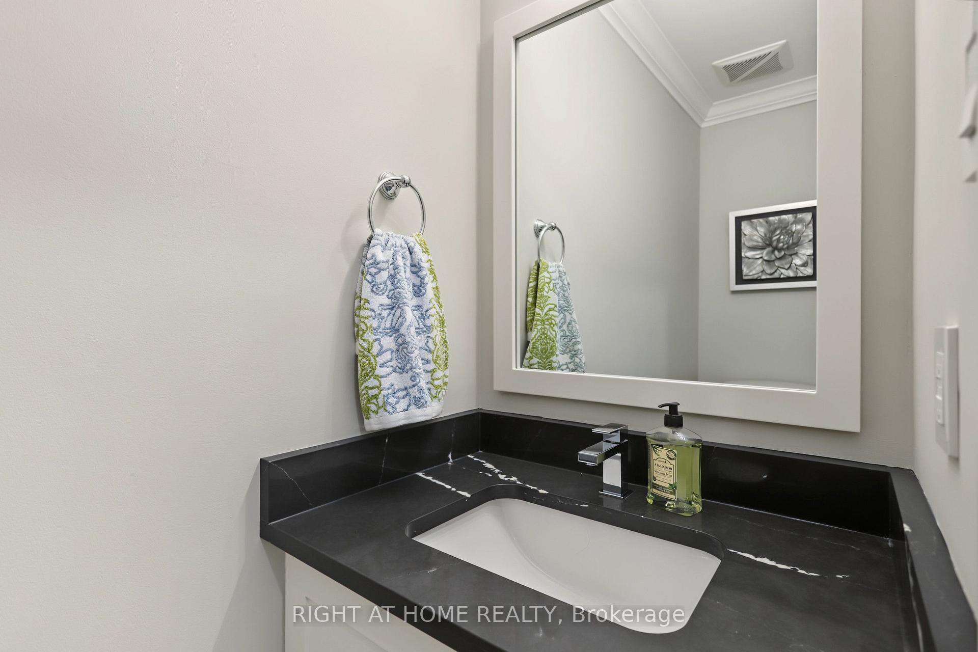 Photo 22 of 11 Harrowsmith Place, Richmond Hill, Oak Ridges — HOMEH