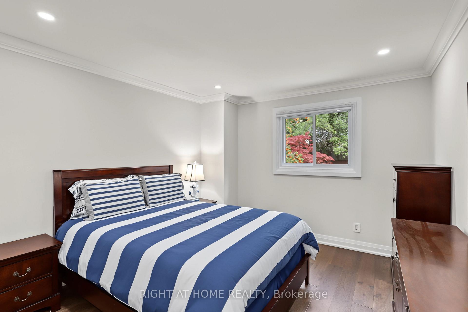 Photo 29 of 11 Harrowsmith Place, Richmond Hill, Oak Ridges — HOMEH