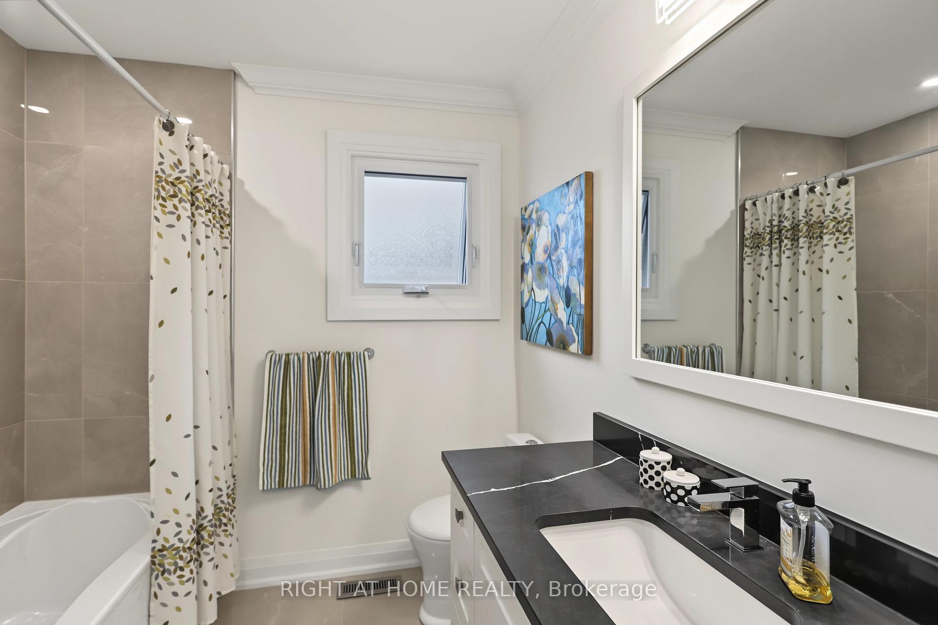 Photo 30 of 11 Harrowsmith Place, Richmond Hill, Oak Ridges — HOMEH