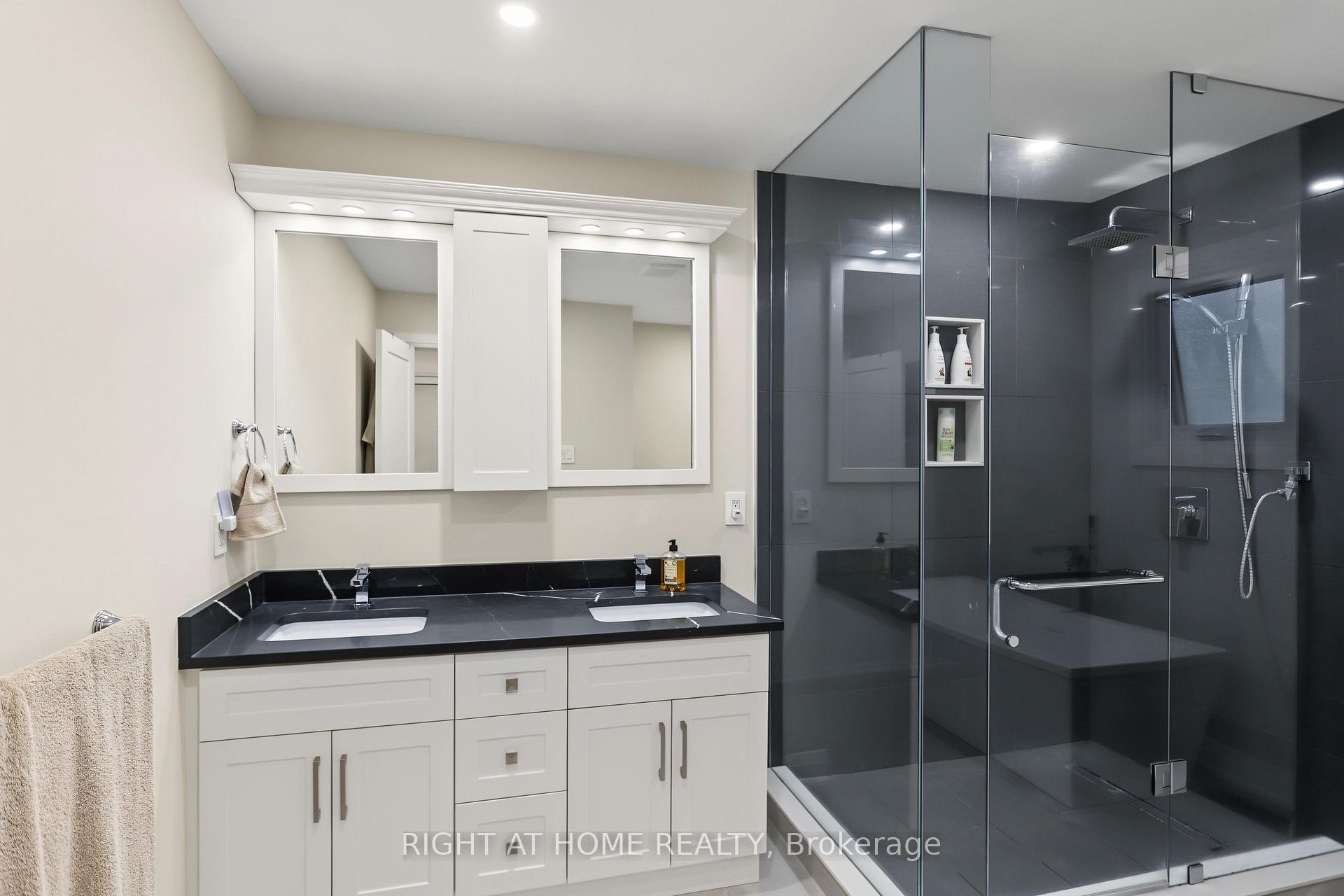 Photo 34 of 11 Harrowsmith Place, Richmond Hill, Oak Ridges — HOMEH