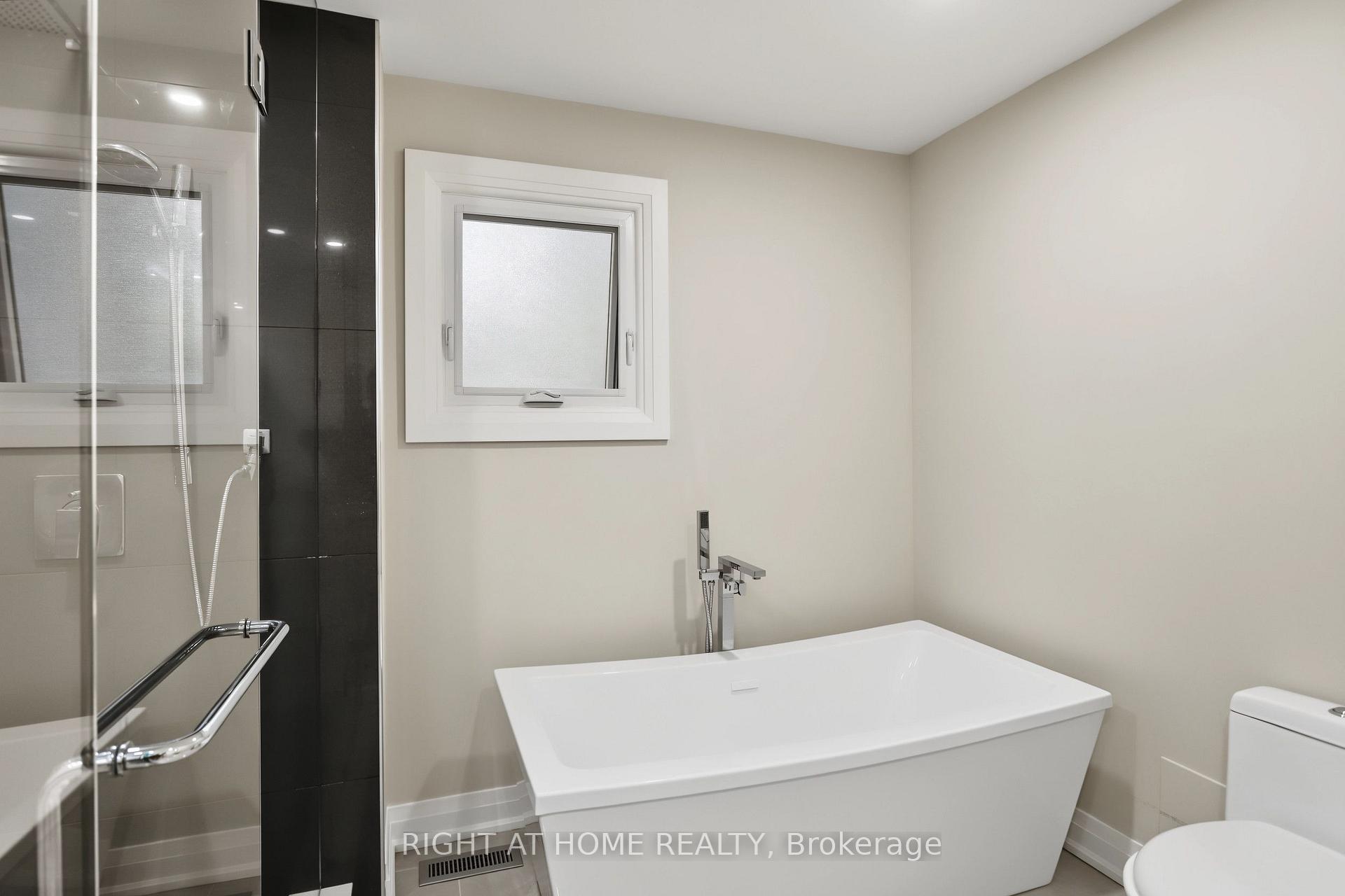 Photo 35 of 11 Harrowsmith Place, Richmond Hill, Oak Ridges — HOMEH
