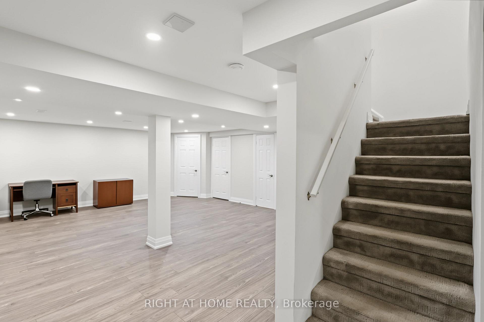 Photo 37 of 11 Harrowsmith Place, Richmond Hill, Oak Ridges — HOMEH