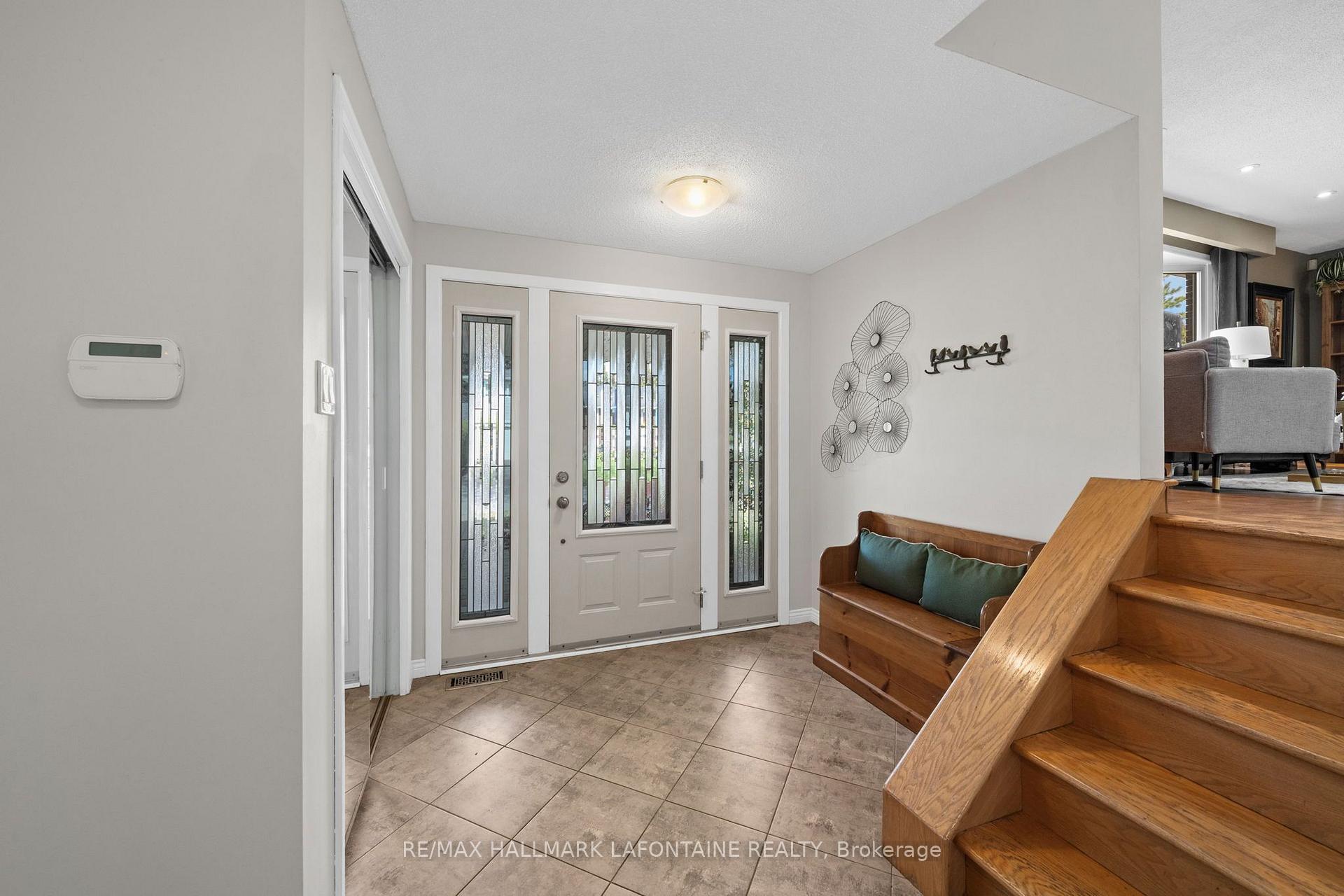 Photo 4 of 37 Red Maple Crescent, Ottawa, Blackburn Hamlet — HOMEH