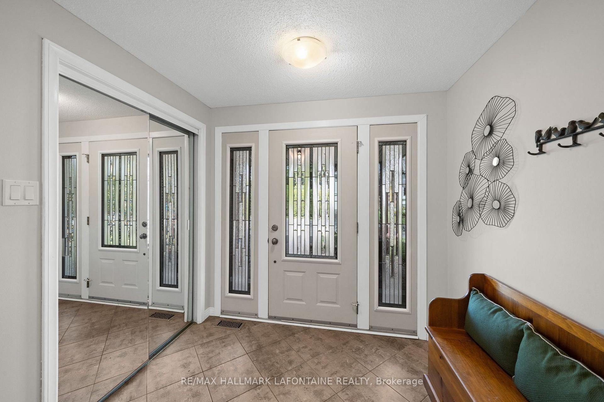 Photo 5 of 37 Red Maple Crescent, Ottawa, Blackburn Hamlet — HOMEH