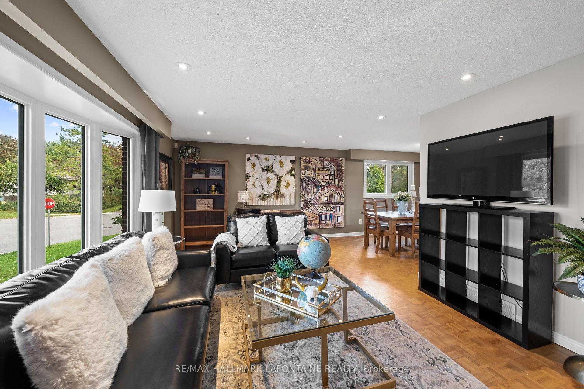 Photo 8 of 37 Red Maple Crescent, Ottawa, Blackburn Hamlet — HOMEH