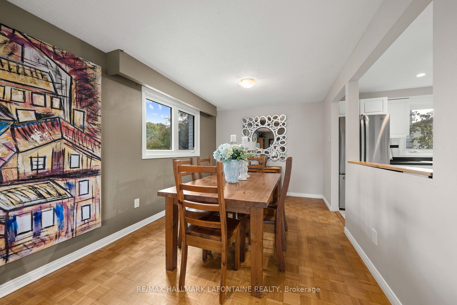 Photo 11 of 37 Red Maple Crescent, Ottawa, Blackburn Hamlet — HOMEH