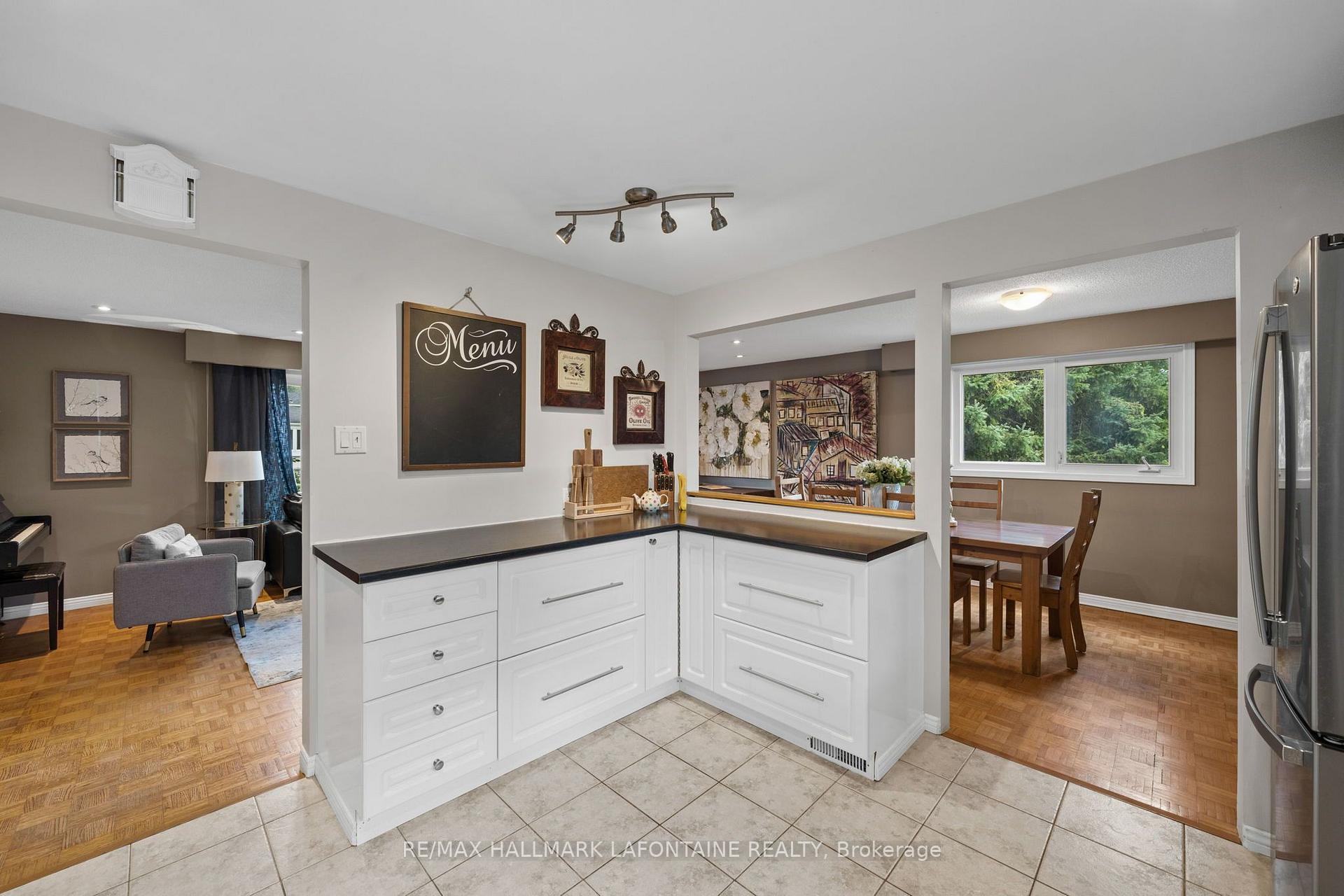 Photo 15 of 37 Red Maple Crescent, Ottawa, Blackburn Hamlet — HOMEH