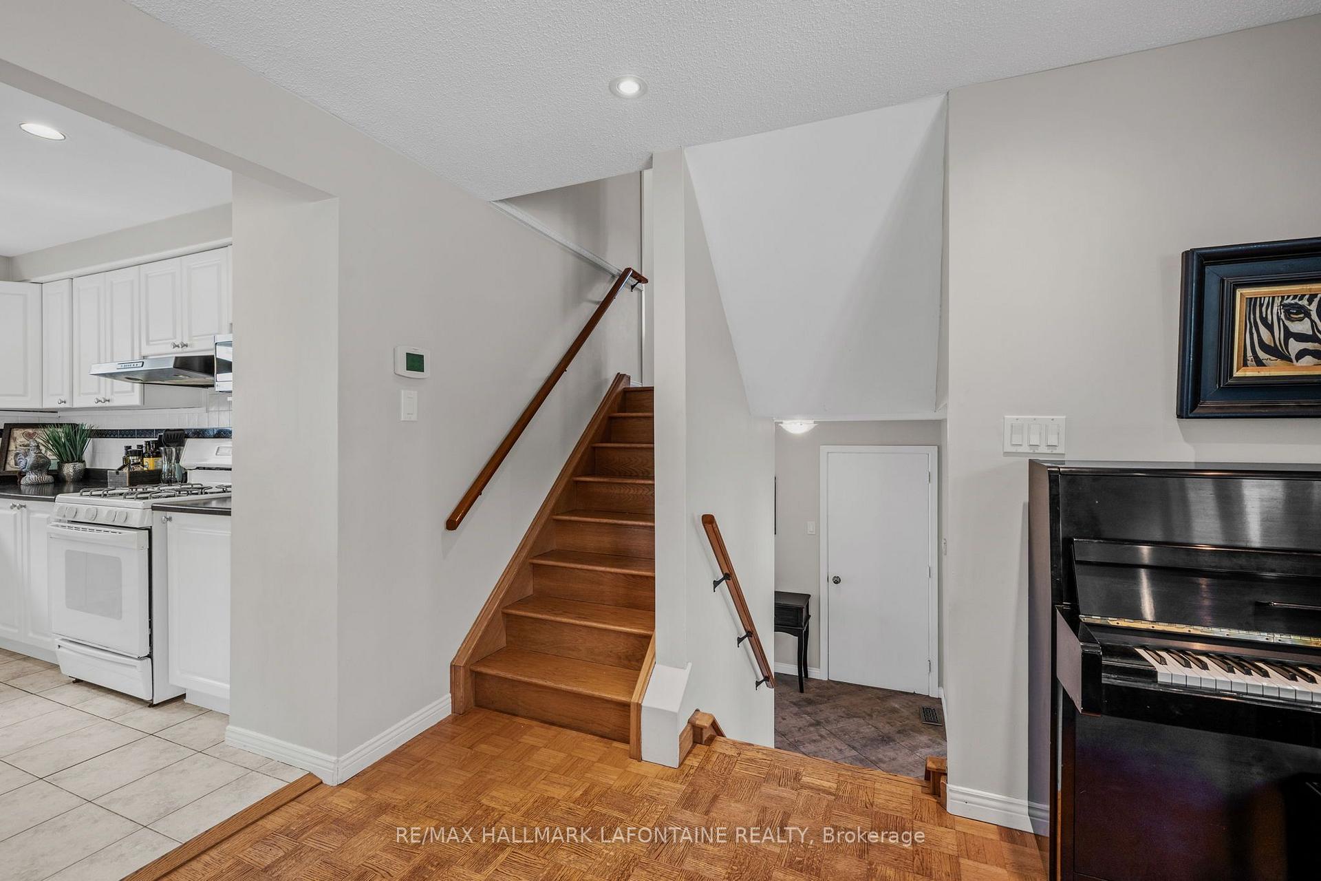Photo 18 of 37 Red Maple Crescent, Ottawa, Blackburn Hamlet — HOMEH