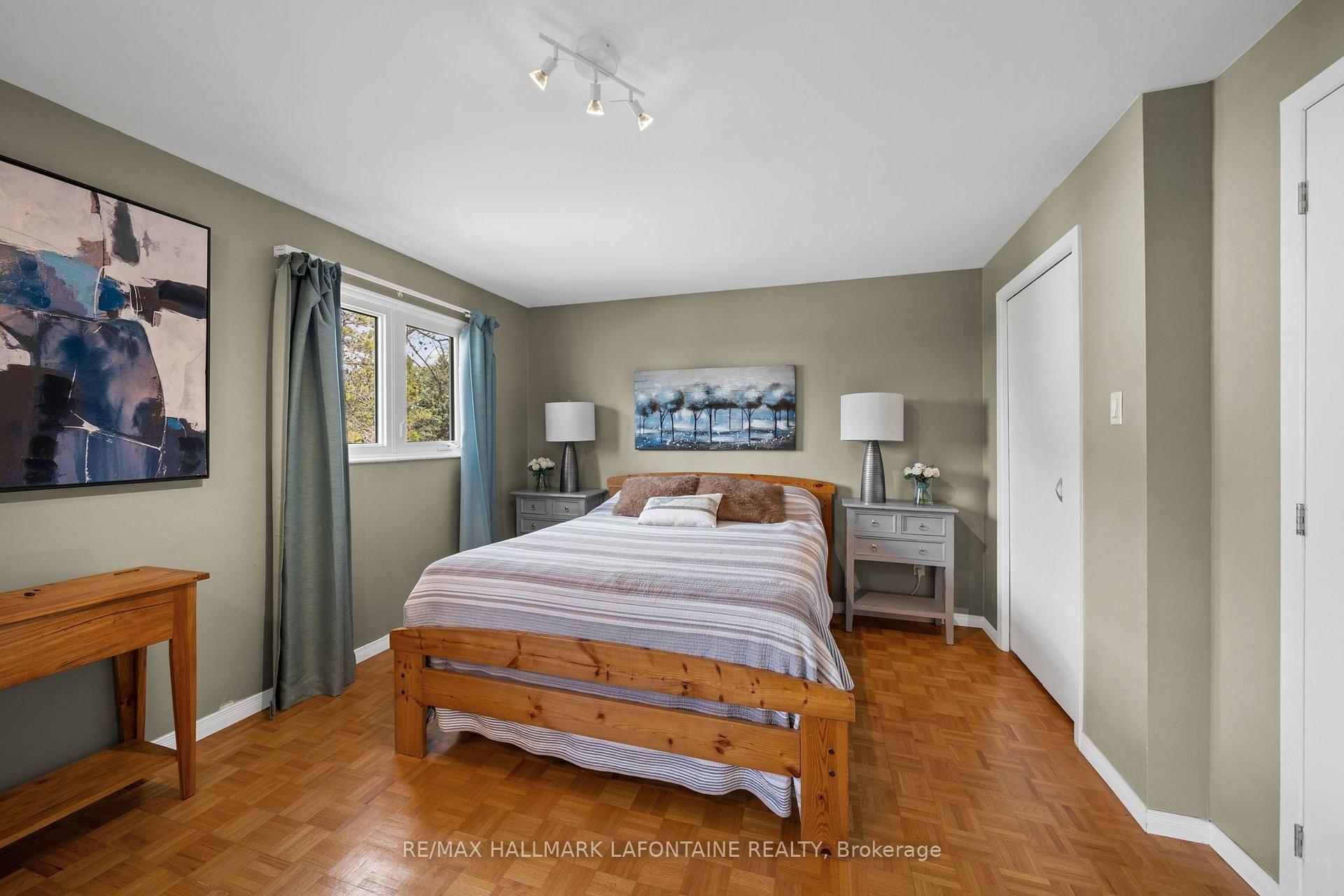 Photo 21 of 37 Red Maple Crescent, Ottawa, Blackburn Hamlet — HOMEH