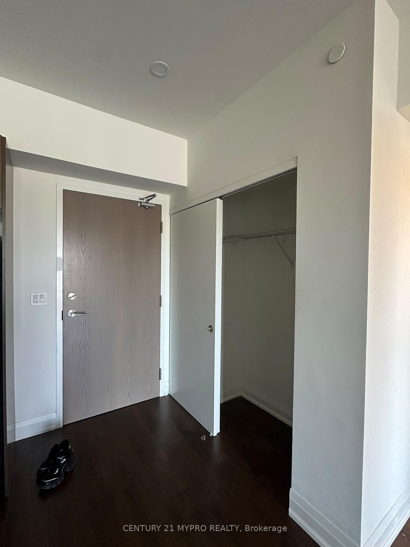 Photo 5 of Unit 1007, 58 Lakeside Terrace, Barrie, Little Lake — HOMEH
