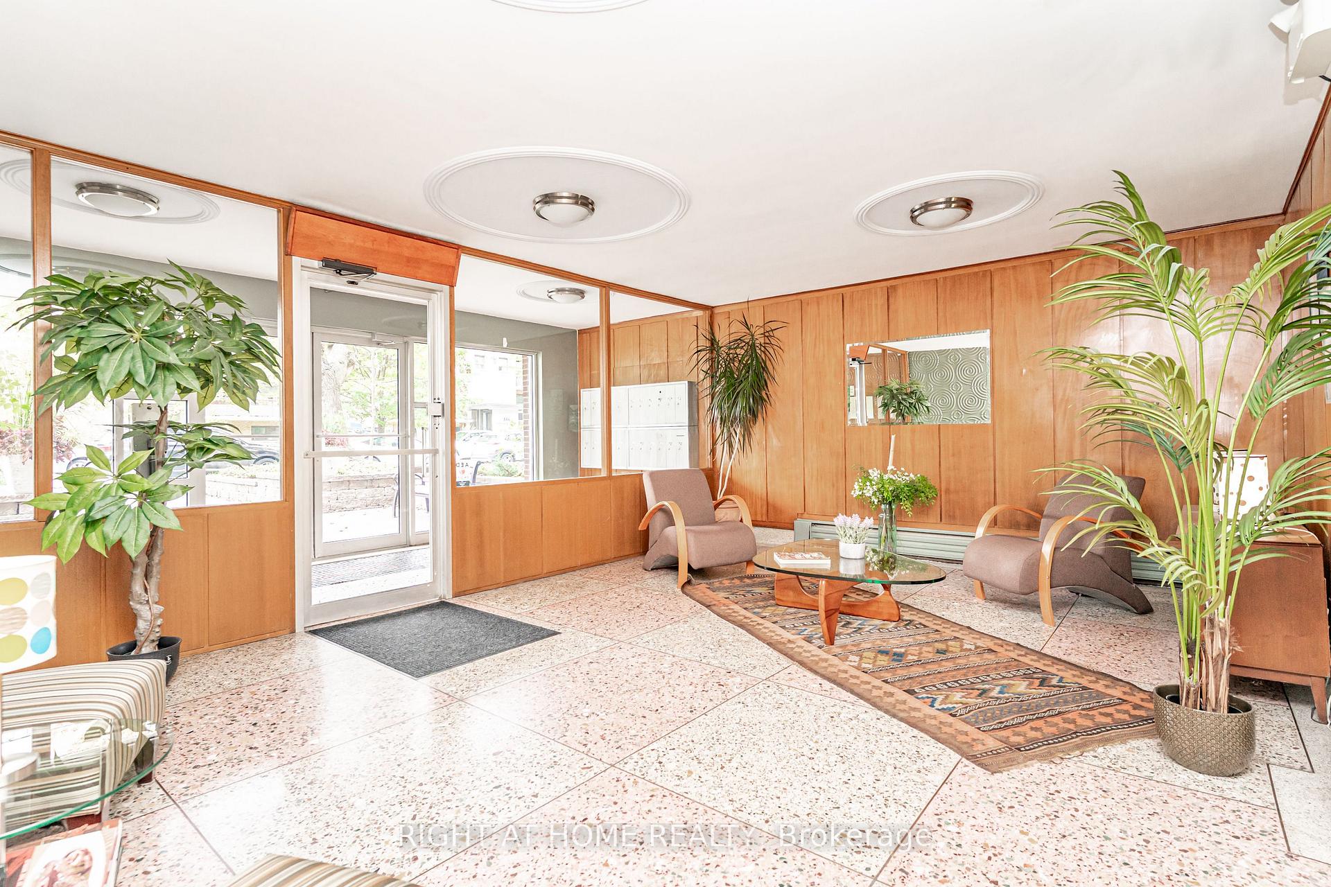 Photo 4 of Unit 406, 185 Stephen Drive, Etobicoke, Stonegate-Queensway — HOMEH