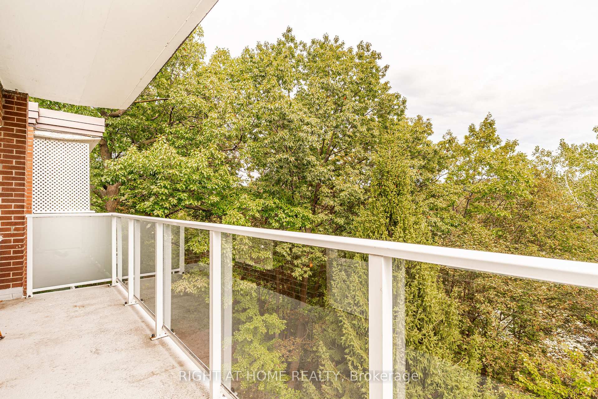 Photo 16 of Unit 406, 185 Stephen Drive, Etobicoke, Stonegate-Queensway — HOMEH