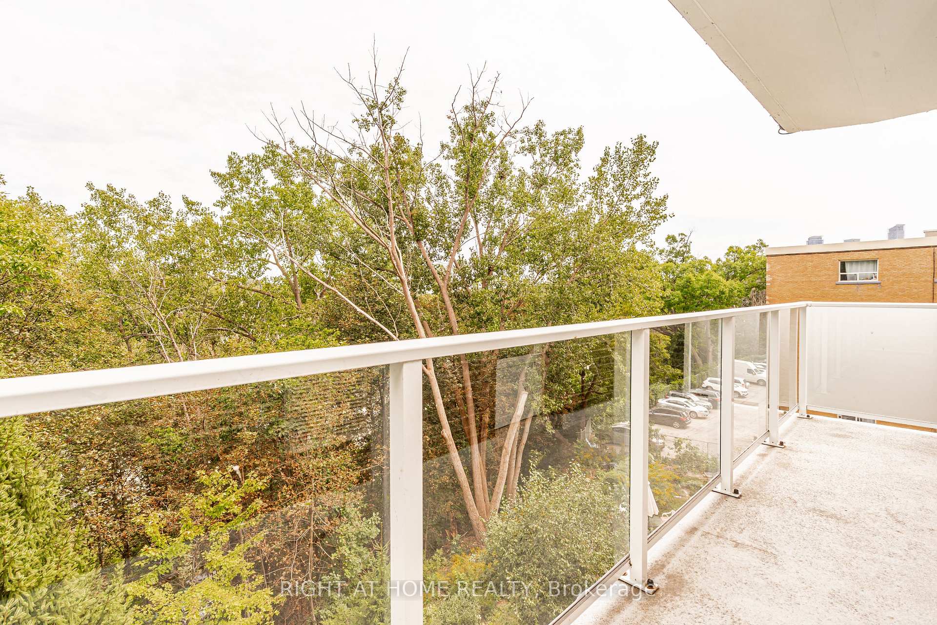Photo 17 of Unit 406, 185 Stephen Drive, Etobicoke, Stonegate-Queensway — HOMEH