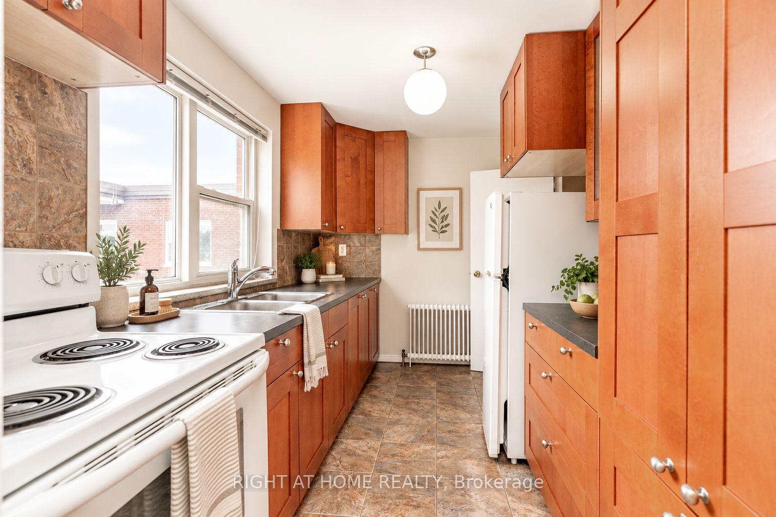 Photo 20 of Unit 406, 185 Stephen Drive, Etobicoke, Stonegate-Queensway — HOMEH