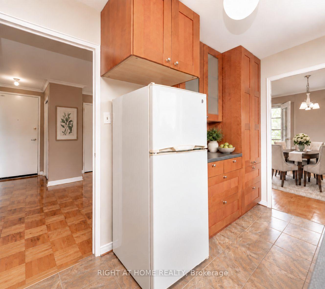 Photo 21 of Unit 406, 185 Stephen Drive, Etobicoke, Stonegate-Queensway — HOMEH