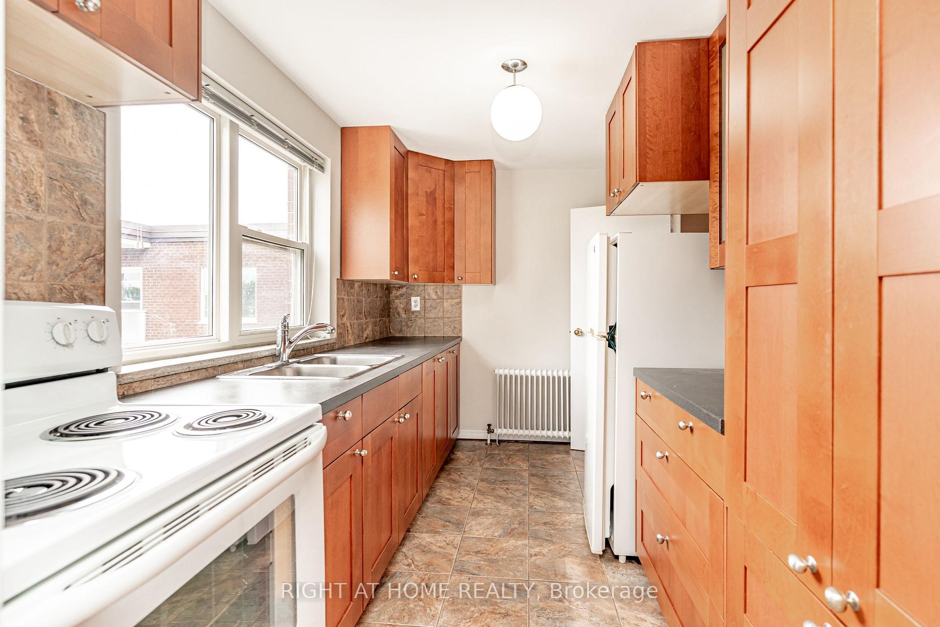 Photo 36 of Unit 406, 185 Stephen Drive, Etobicoke, Stonegate-Queensway — HOMEH