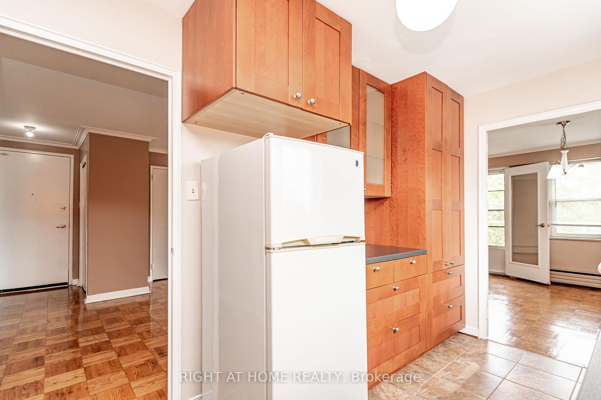 Photo 37 of Unit 406, 185 Stephen Drive, Etobicoke, Stonegate-Queensway — HOMEH