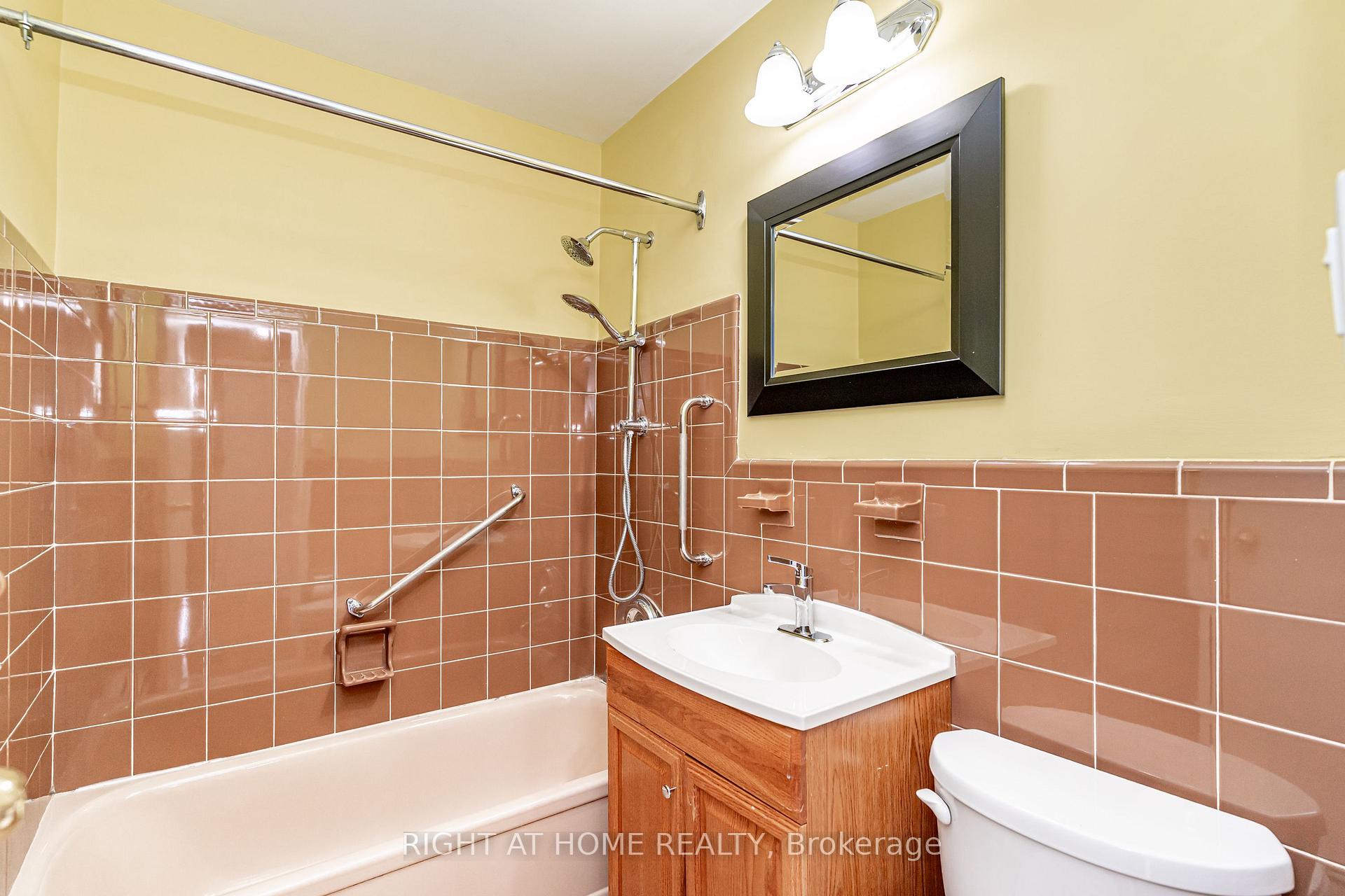 Photo 41 of Unit 406, 185 Stephen Drive, Etobicoke, Stonegate-Queensway — HOMEH