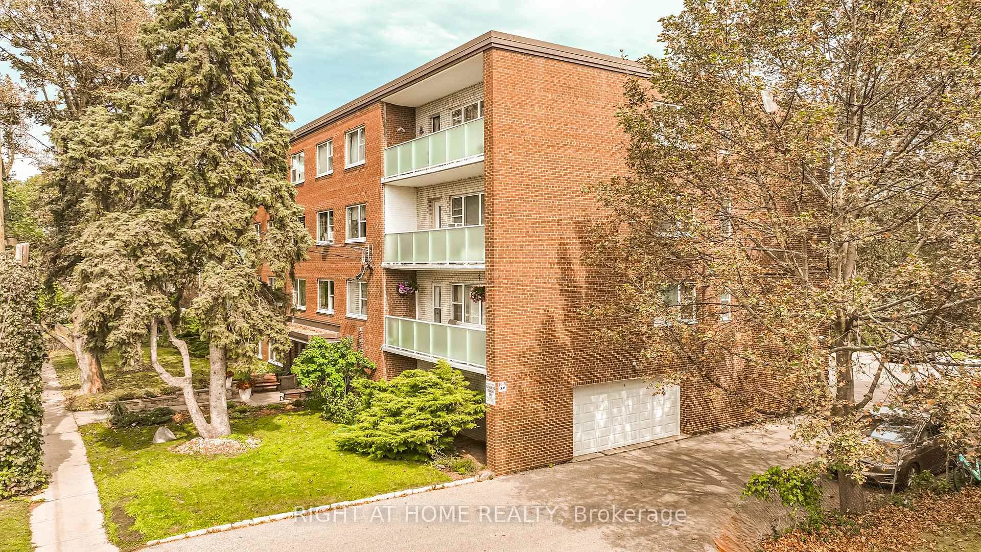 Photo 3 of Unit 406, 185 Stephen Drive, Etobicoke, Stonegate-Queensway — HOMEH