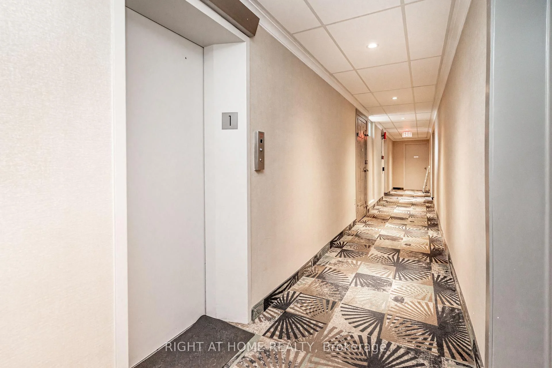 Photo 15 of Unit 406, 185 Stephen Drive, Etobicoke, Stonegate-Queensway — HOMEH
