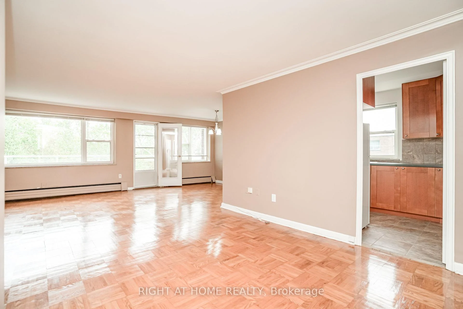 Photo 19 of Unit 406, 185 Stephen Drive, Etobicoke, Stonegate-Queensway — HOMEH